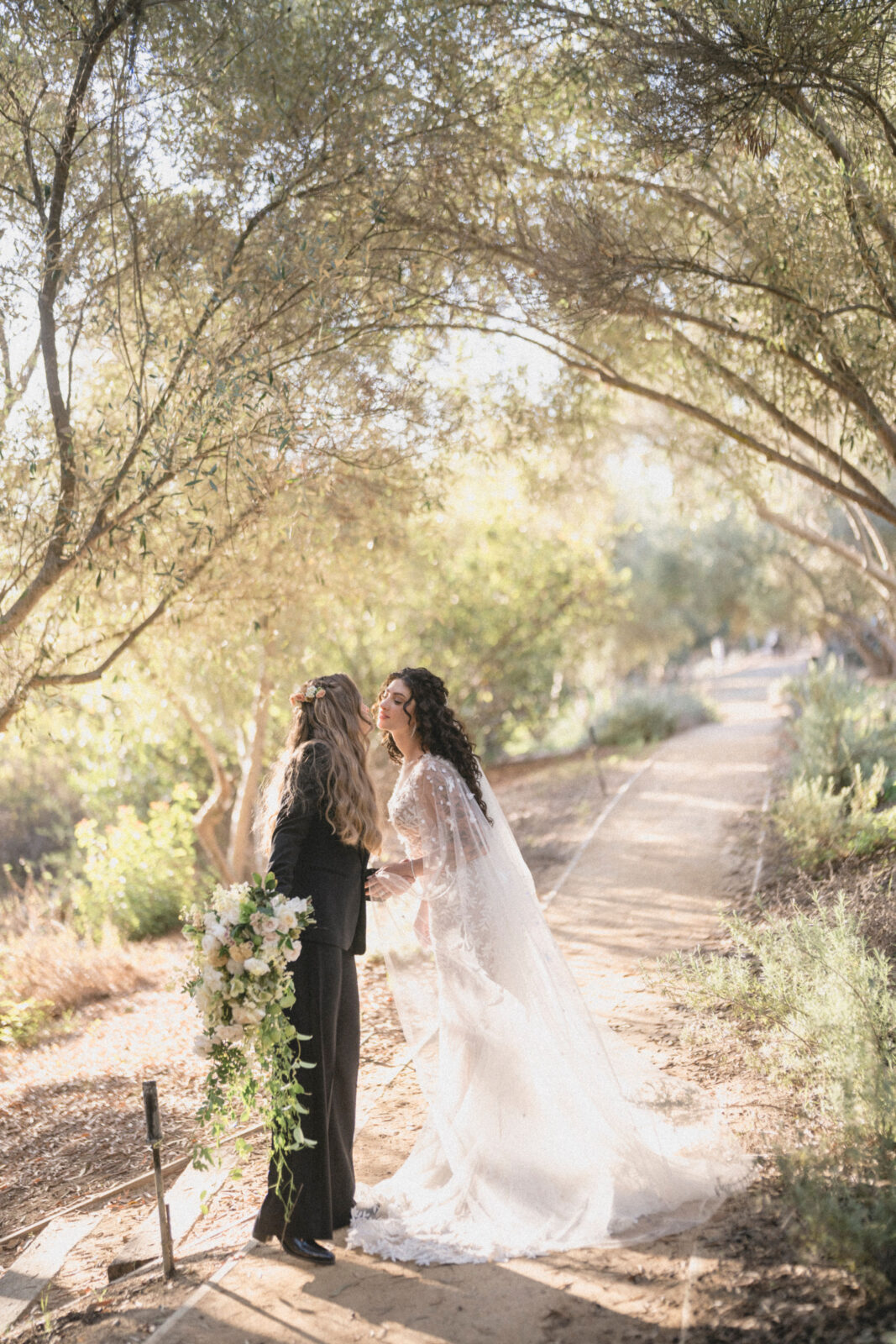 bride and groom leaning 