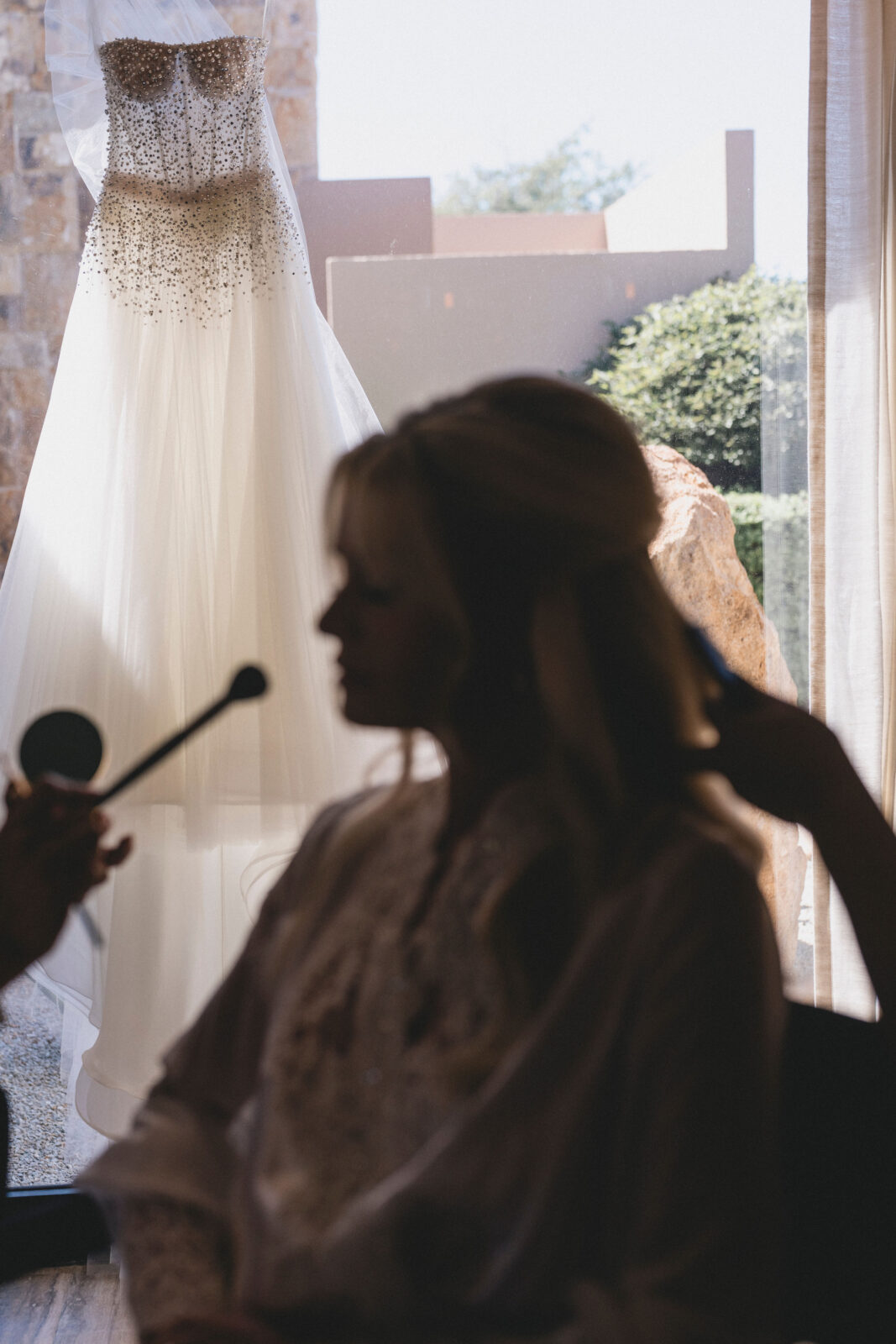 bride preparing for the wedding 