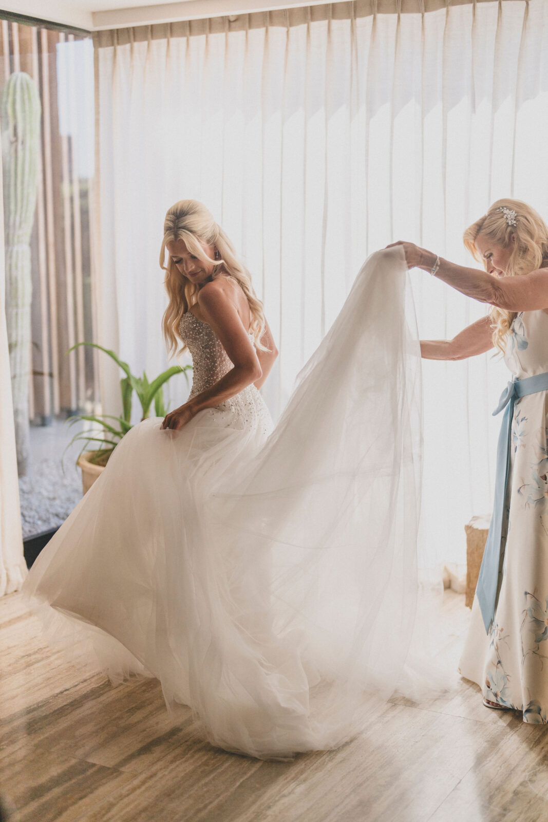 bride preparing for the wedding 