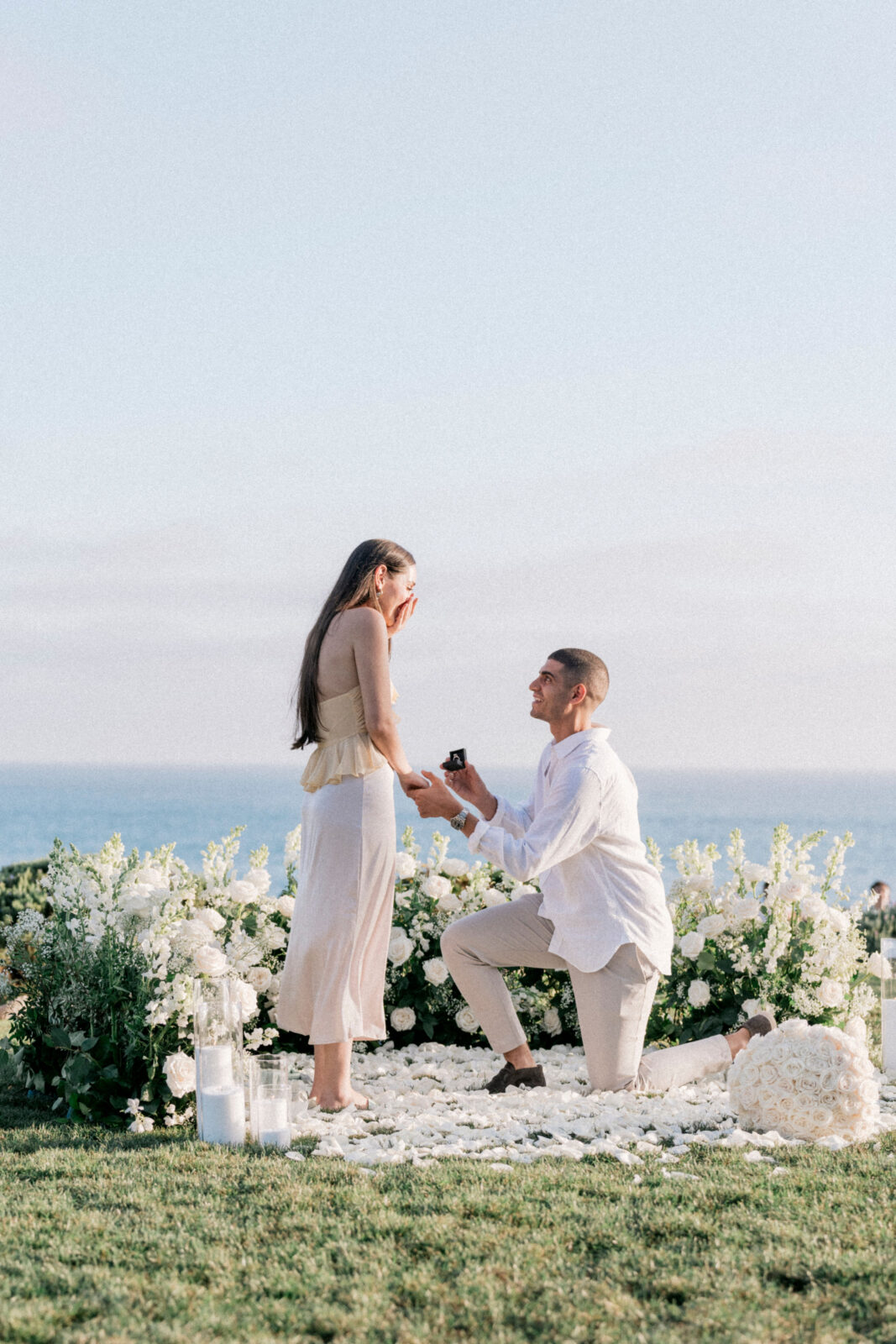 Man proposing to a woman