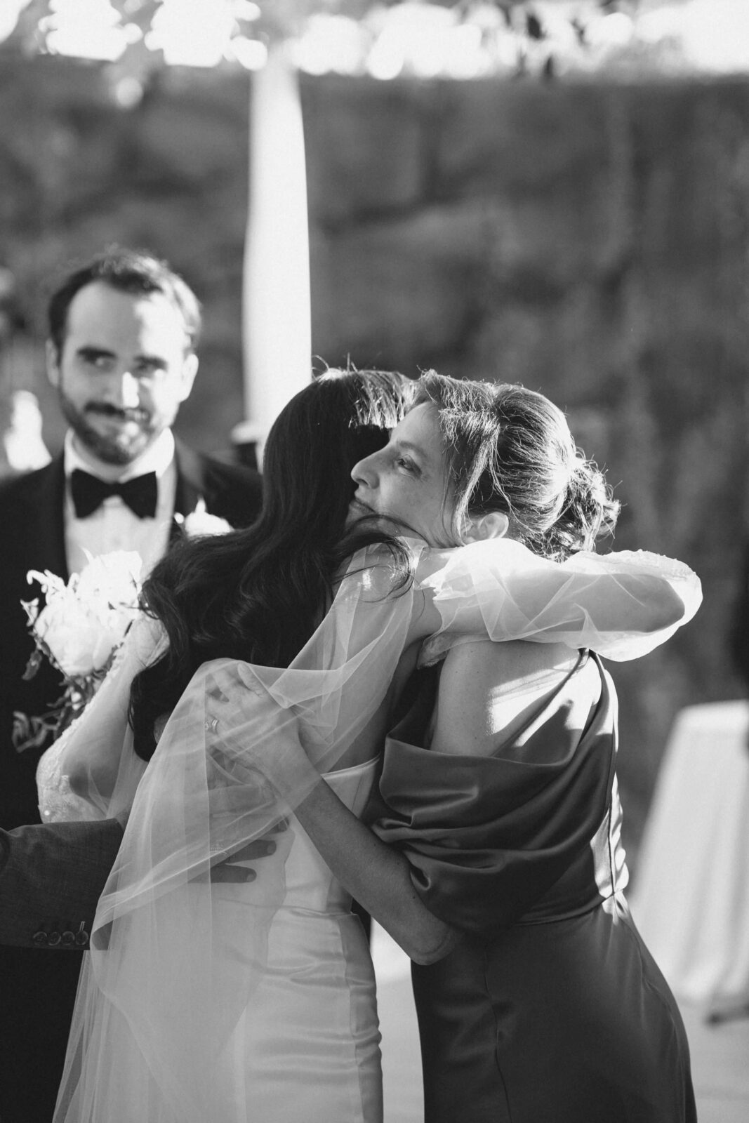 bride hugging mom