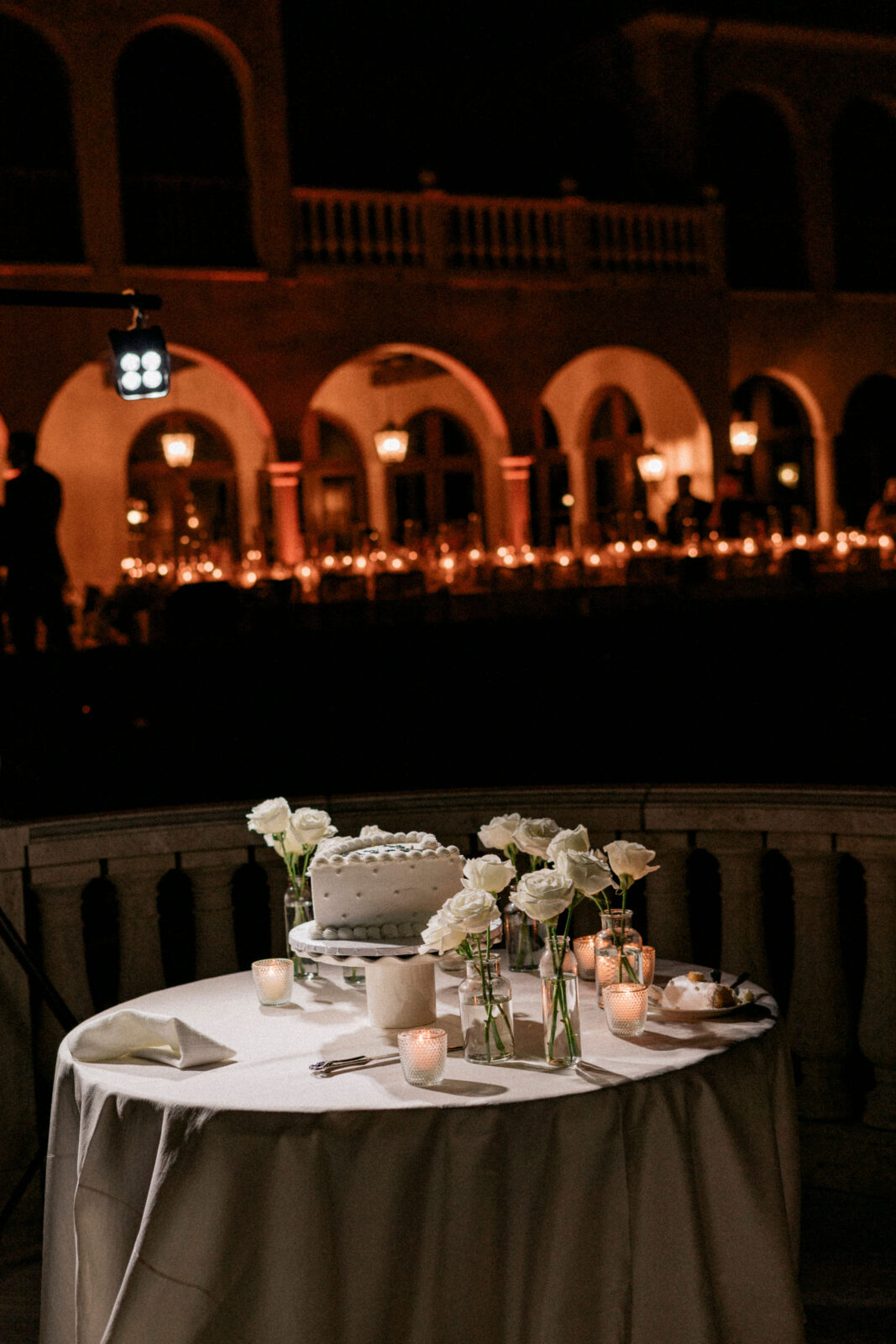 wedding table decor with cake