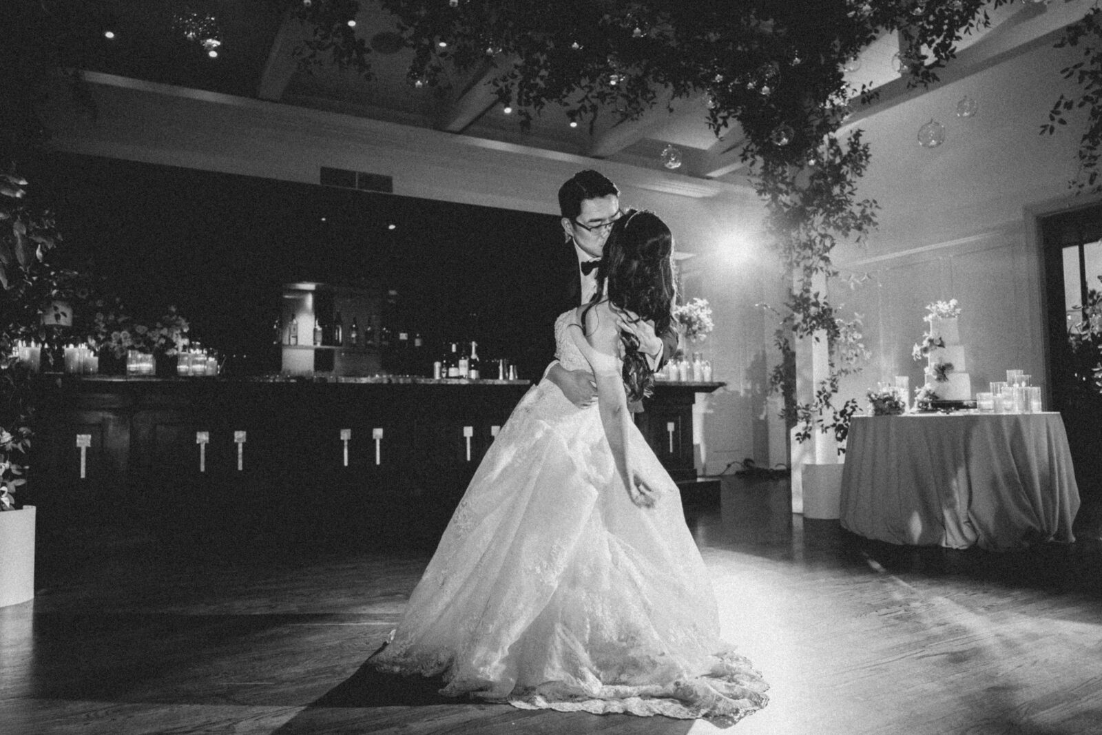 bride and groom's first dance and kissing 