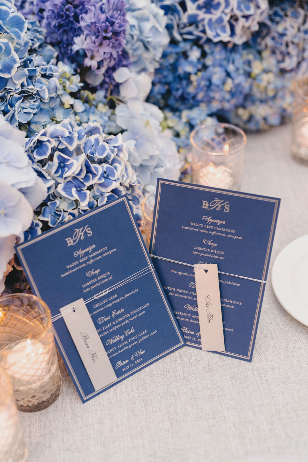 table reception in white and royal blue