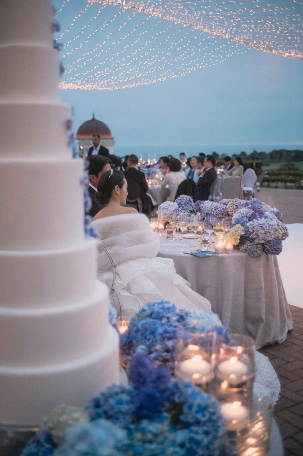 table reception in white and royal blue