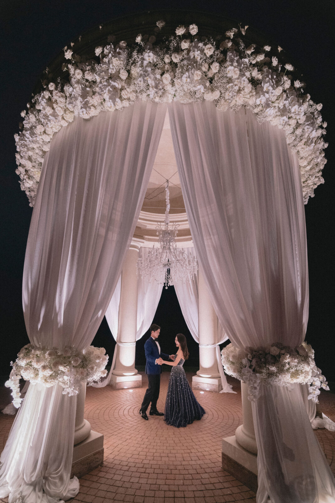 Bride and groom kissing under a canopy of stars